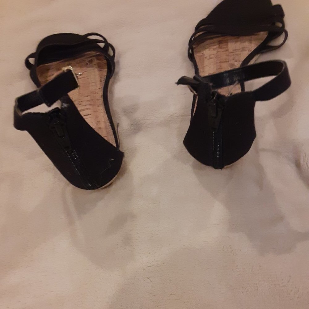 Merona 7 Medium Black Sandle w/Zipper Back & Buckles At Ankles - Picture 3 of 4